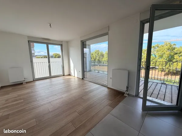 2 pièces 44m2 lumineux + balcon 11 m2 vue dégagée sur canal