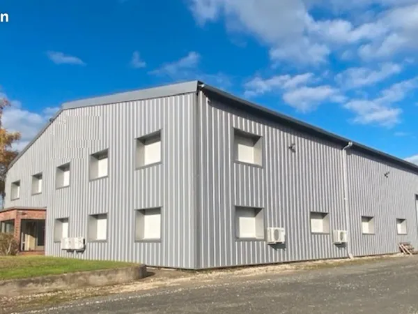 Bâtiment industriel avec bureaux