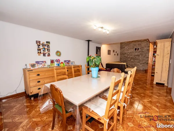 Maison 6 pièces 213 m²