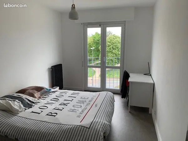 3 chambres à louer en colocation dans appartement meublé refait à neuf secteur Hôpital