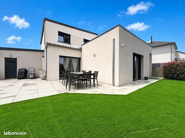 BRÉHAL à vendre maison RDC Climatisé 154m2