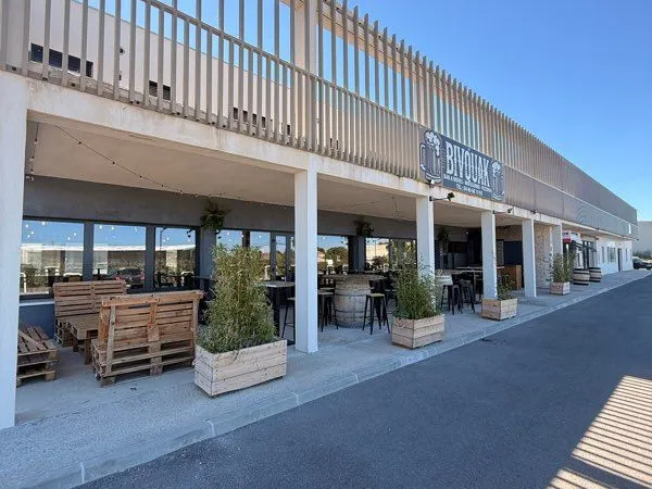 Bar-brasserie neuf avec terrasse- prêt à exploiter