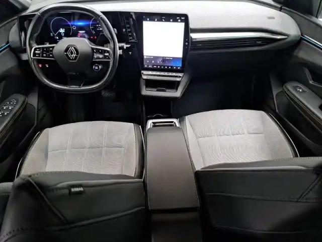 Renault Megane e-tech ev60 220 ch super charge — photo 42