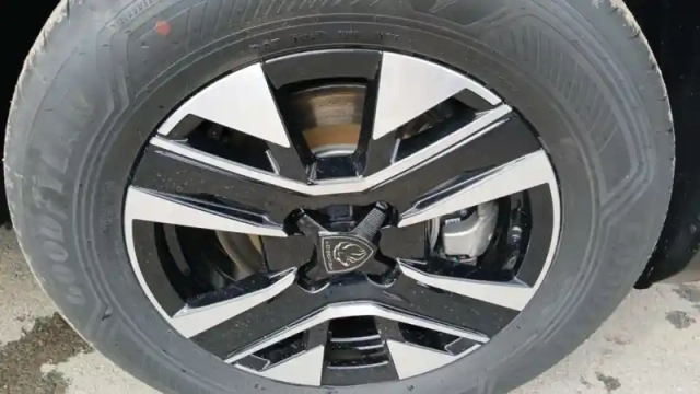 Peugeot 2008 hybrid 110 e-dcs6 — photo 14