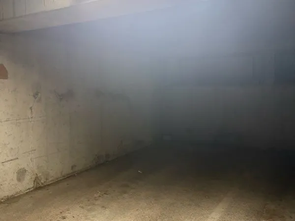 Place de parking en sous-sol sécurisée avec badge