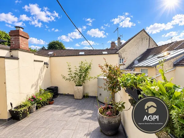 À VENDRE - Duplex 53 m² Carrez / 77 m² au sol avec terrasse
