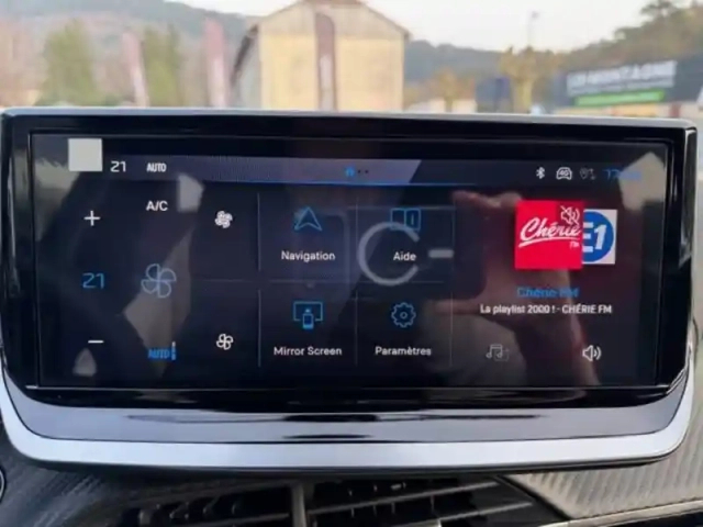 Peugeot 2008 hybrid 145 e-dcs6 — photo 37