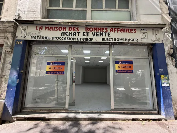Boutique 2 pièces 200 m²