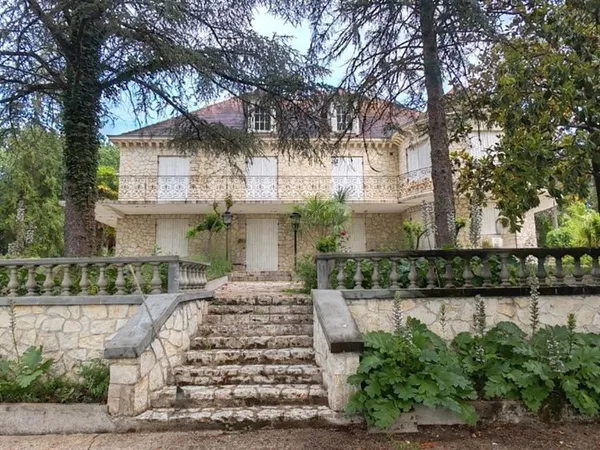 Demeure de caractère en pierre de taille Villetoureix Ribérac