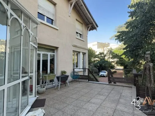 Maison de caractère de 374m² sur 2200m² de terrain avec 5 chambres + appartement indépendant
