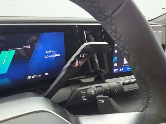 Renault Megane e-tech 220 ch autonomie confort gsr2 — photo 69