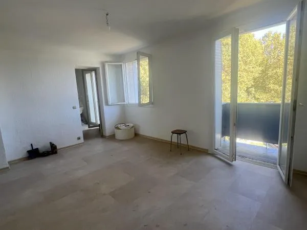 LOUE T2 RENOVE - 890 €cc - 13009