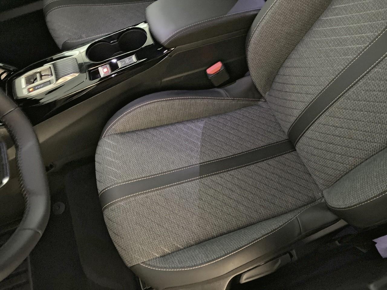 Peugeot 2008 hybrid 145 ch e-dcs6 allure — photo 9