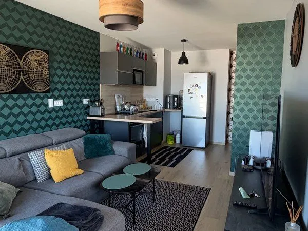 T2 meublé 42,74 m² - Terrasse - Climatisation - 2 parkings - Bail 1 an