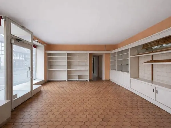 Local commercial 164 m²