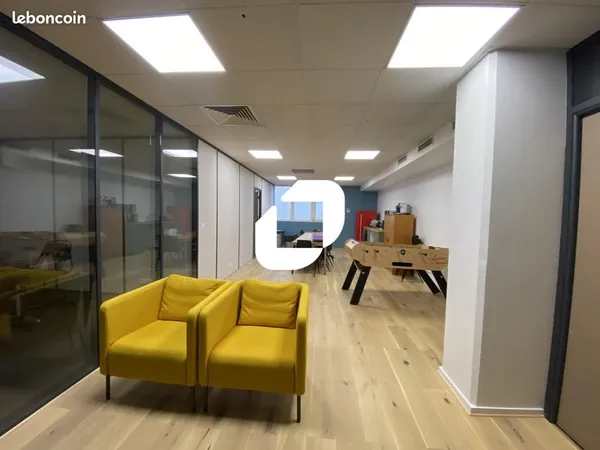 Bureau 600 m²