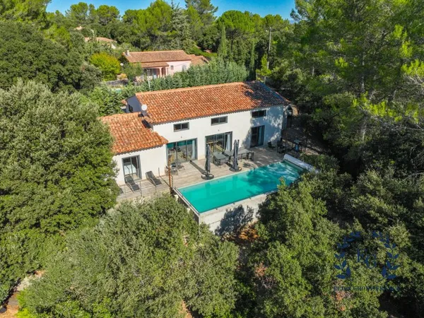 Villa moderne 300 m²  7 chambres  Piscine  Provence Ve