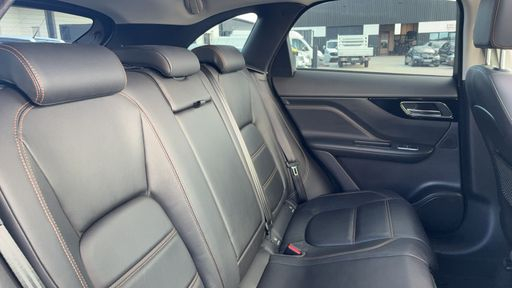 Jaguar F-Pace 2.0 D 163 2WD - Prestige – 2018 – 120482 km – Diesel – Boîte Manuelle — photo 44