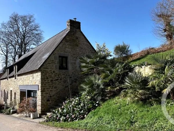 Vends longère - 181.7m² - 8 pièces, 5 chambres - St Ave 56890