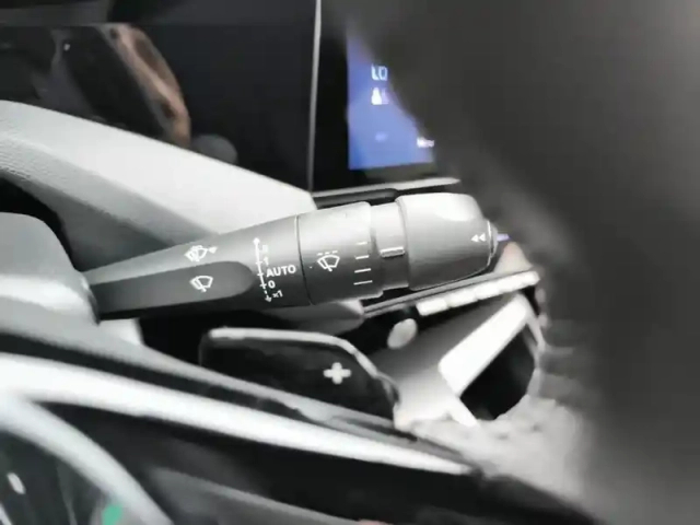 Peugeot 408 hybrid 136 e-dcs6 gt — photo 17