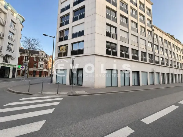 Locaux commerciaux - A LOUER - 145 m² non divisibles