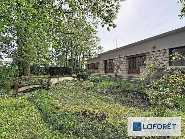 Maison de plain-pied 7 pièces 135 m²
