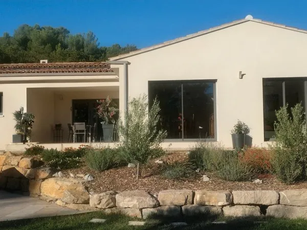 Villa plain pied 123 m² avec piscine et SPA - Terrain 1400 m² - Pierrevert