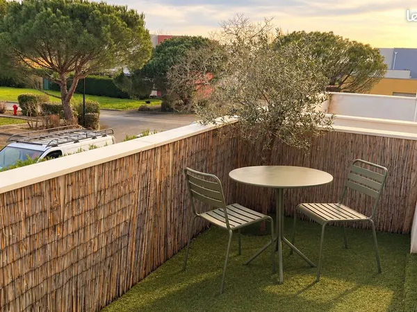 Joli T2 rénové avec balcon (Sud-Est)