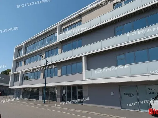 Bureaux 4 pièces 768 m²
