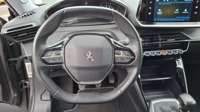 Peugeot 2008 puretech 100 s&amp;s bvm6 — photo 10