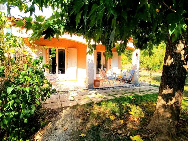 Maison T2 jardin parking dans joli hameau
