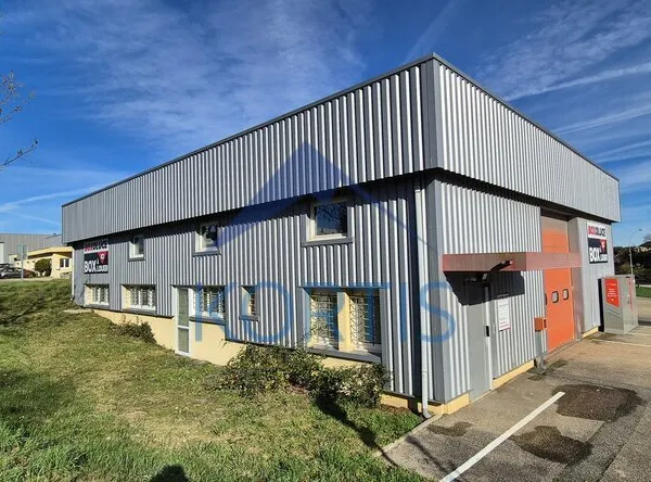 Local industriel 545 m²