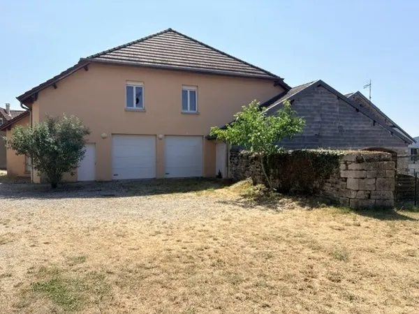 A Vendre - Granfontaine - Maison 167 M² Habitables - 357 M²