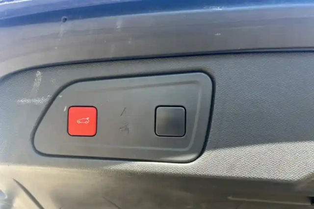 Citroën C5 Aircross hybride rechargeable 225 e-eat8 — photo 10