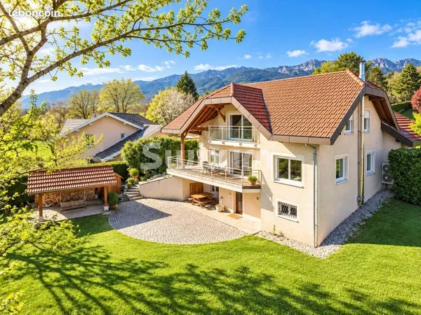 Maison 7 pièces 231 m²