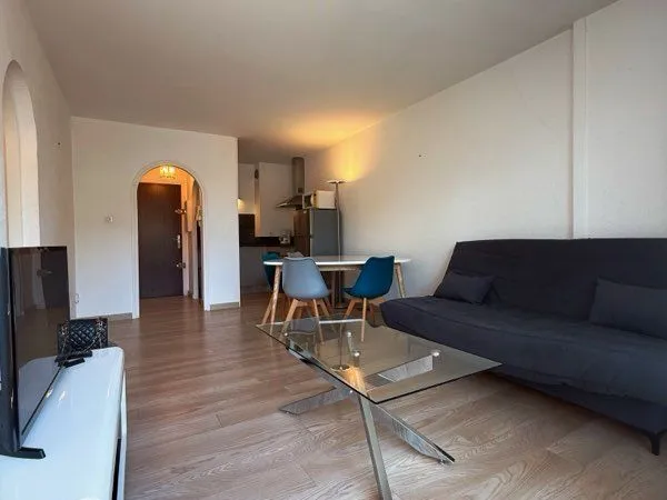 Nîmes Centre - T2 meublé 40 m² avec 2 balcons & parking privé
