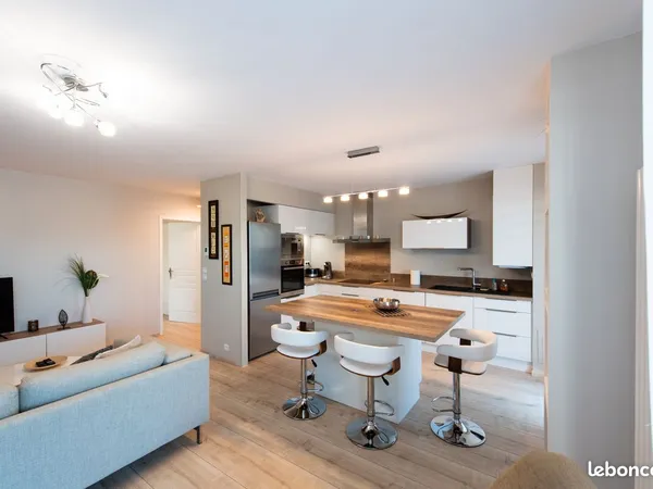 PAU - Appartement T3 meublé 70 m² avec terrasse de 16 m², parking et ascenseur