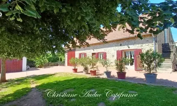Charolles à 5 minutes, Maison en pierres, rénovée, de 128 m² avec grange attenante aménageable, sur 