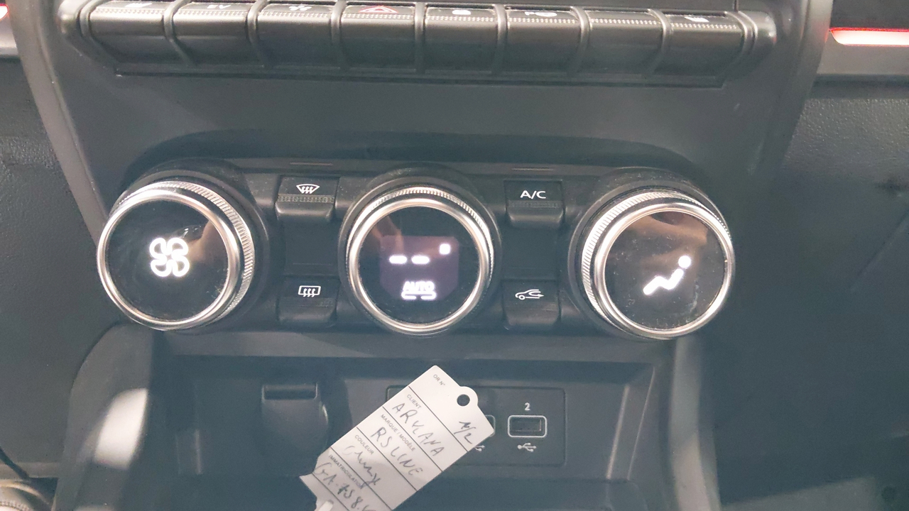 Renault Arkana E-Tech 145 - 21B — photo 17
