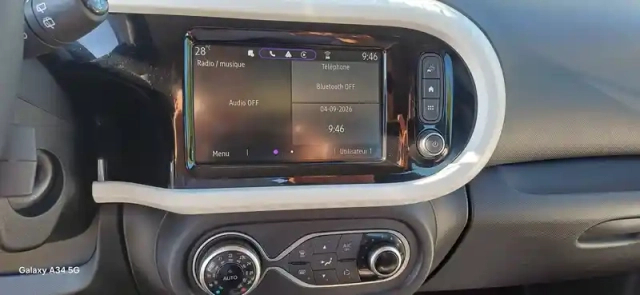 Renault Twingo iii e-tech — photo 13