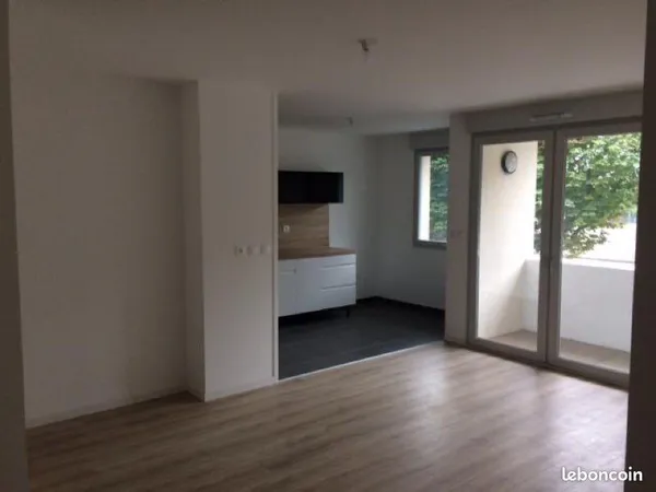 Particulier loue appartement F3 moderne Reims Centre