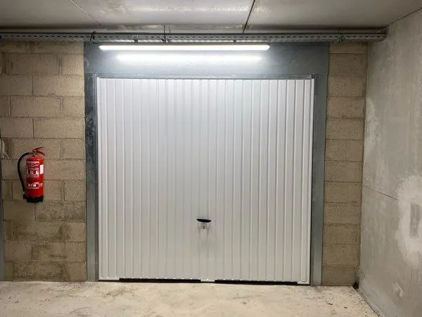 Box fermé 17m² sécurisé - Centre Sartrouville