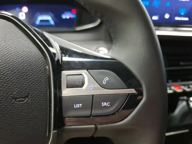 Peugeot 208 puretech 100 s&amp;s bvm6 — photo 17