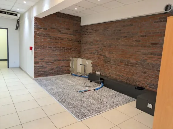 Local 1 pièce 75 m²