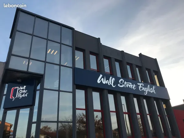 Location 72 m2 avec 3 bureaux + salle d'attente + toilettes + parking