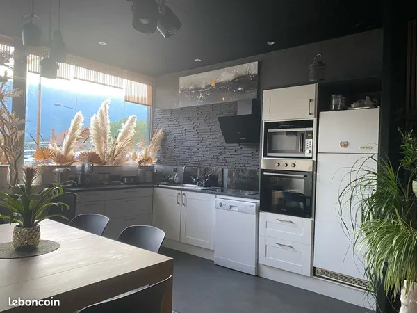 RARE - Appartement type maison avec volumes exceptionnels - 91 m² + cave de 91 m² + entrée privative