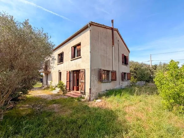 PIERREFEU-DU-VAR - GRANDE MAISON A RENOVER AVEC BEAUCOUP DE POTENTIEL