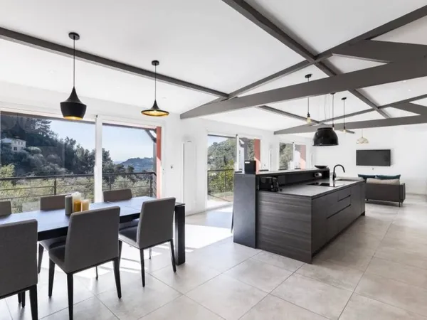 Villa 8 pièces 185 m²