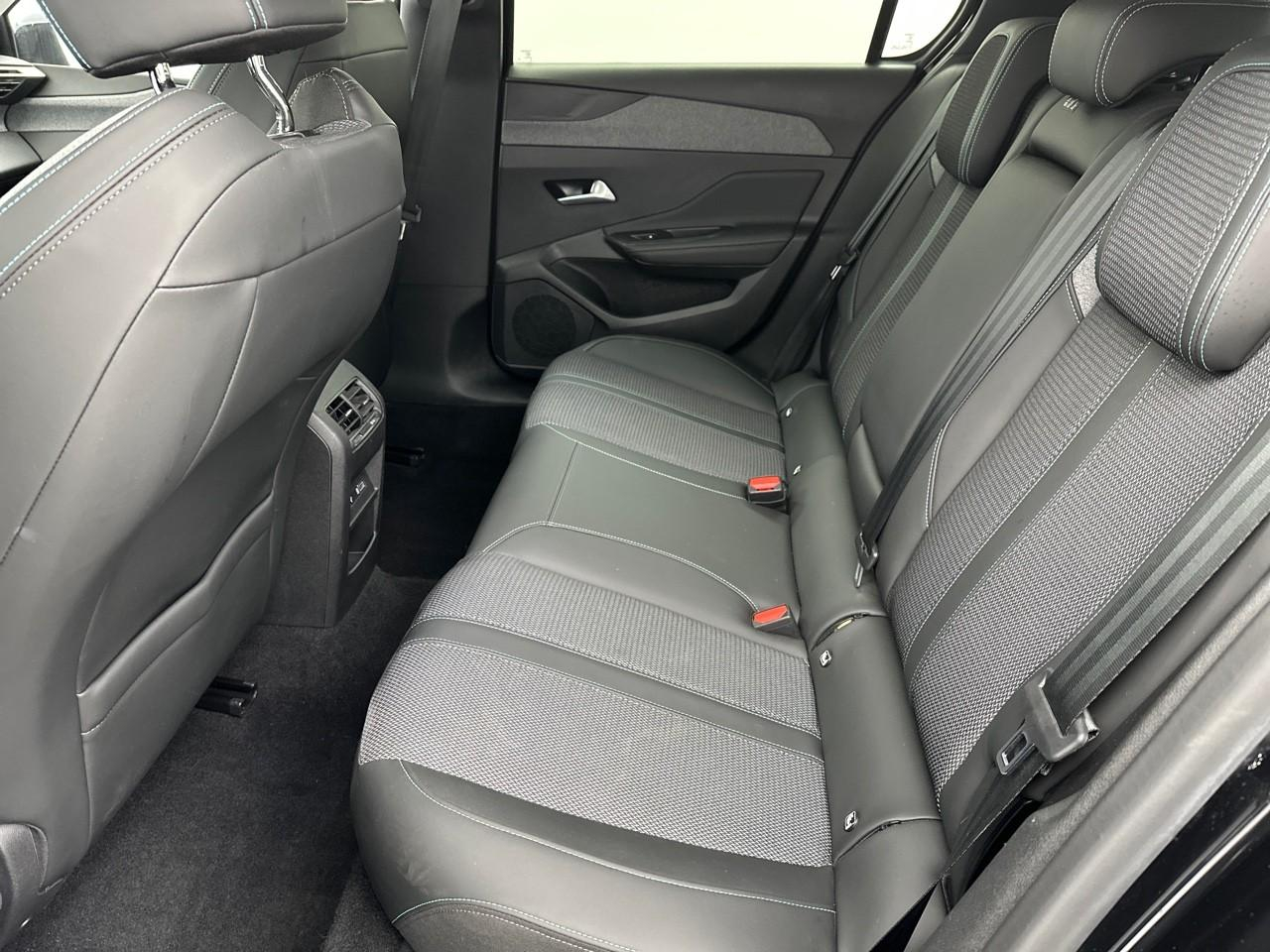Peugeot 308 phev 180 e-eat8 allure pack — photo 12