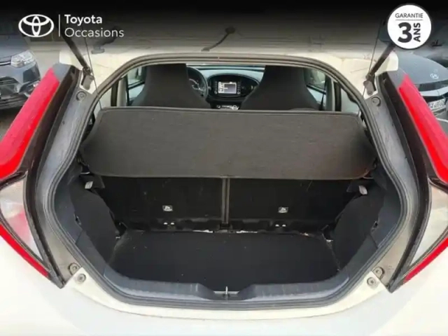 Toyota Aygo x 1.0 vvt-i 72ch dynamic s-cvt — photo 10